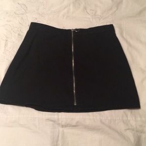 rue 21 black jean material skirt w/ front zipper